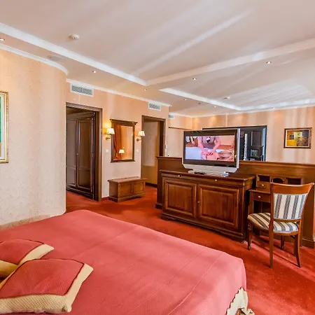 Hotel Grand - Medical